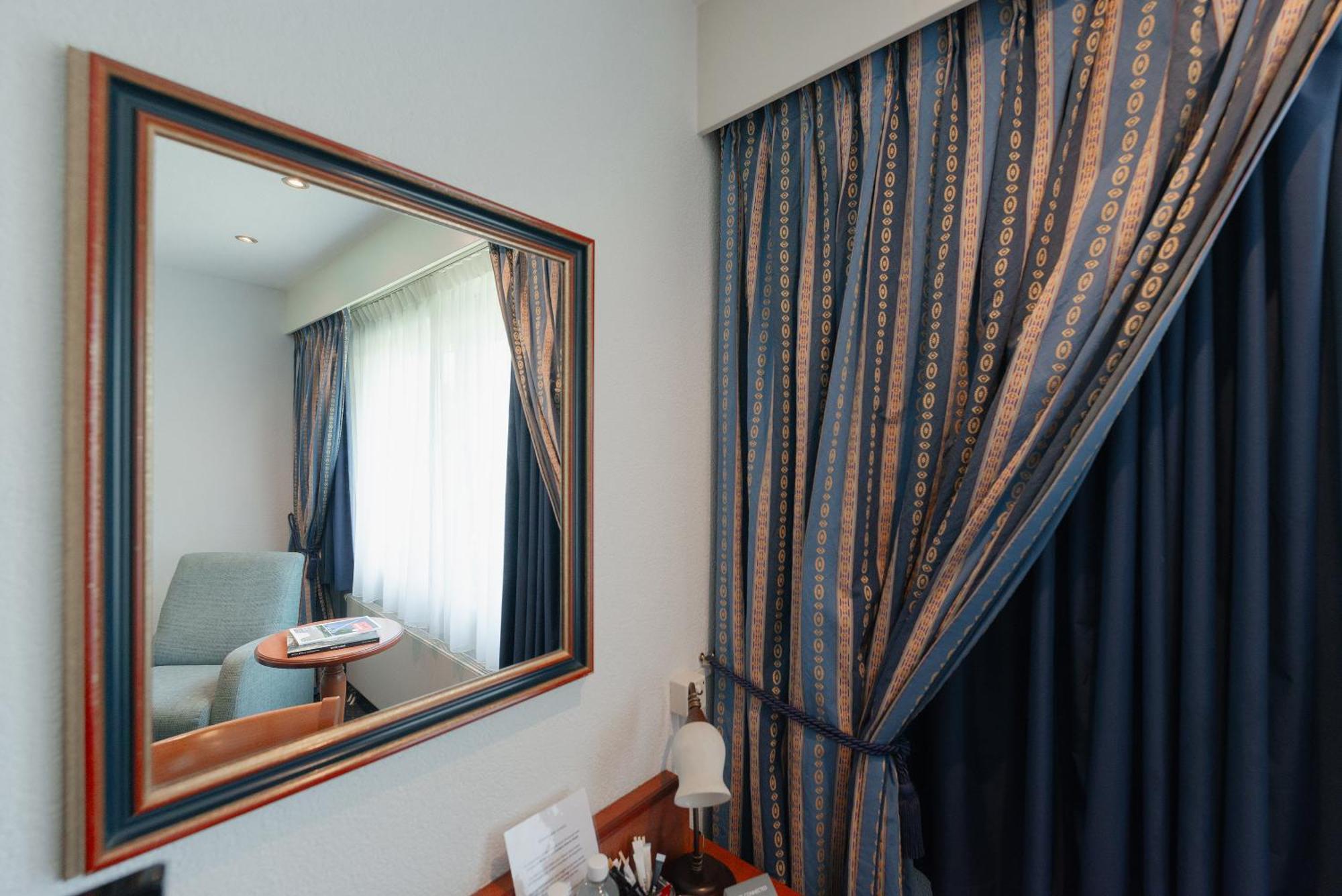 Boutique Hotel Herbergh Amsterdam Airport Free Parking Badhoevedorp Esterno foto