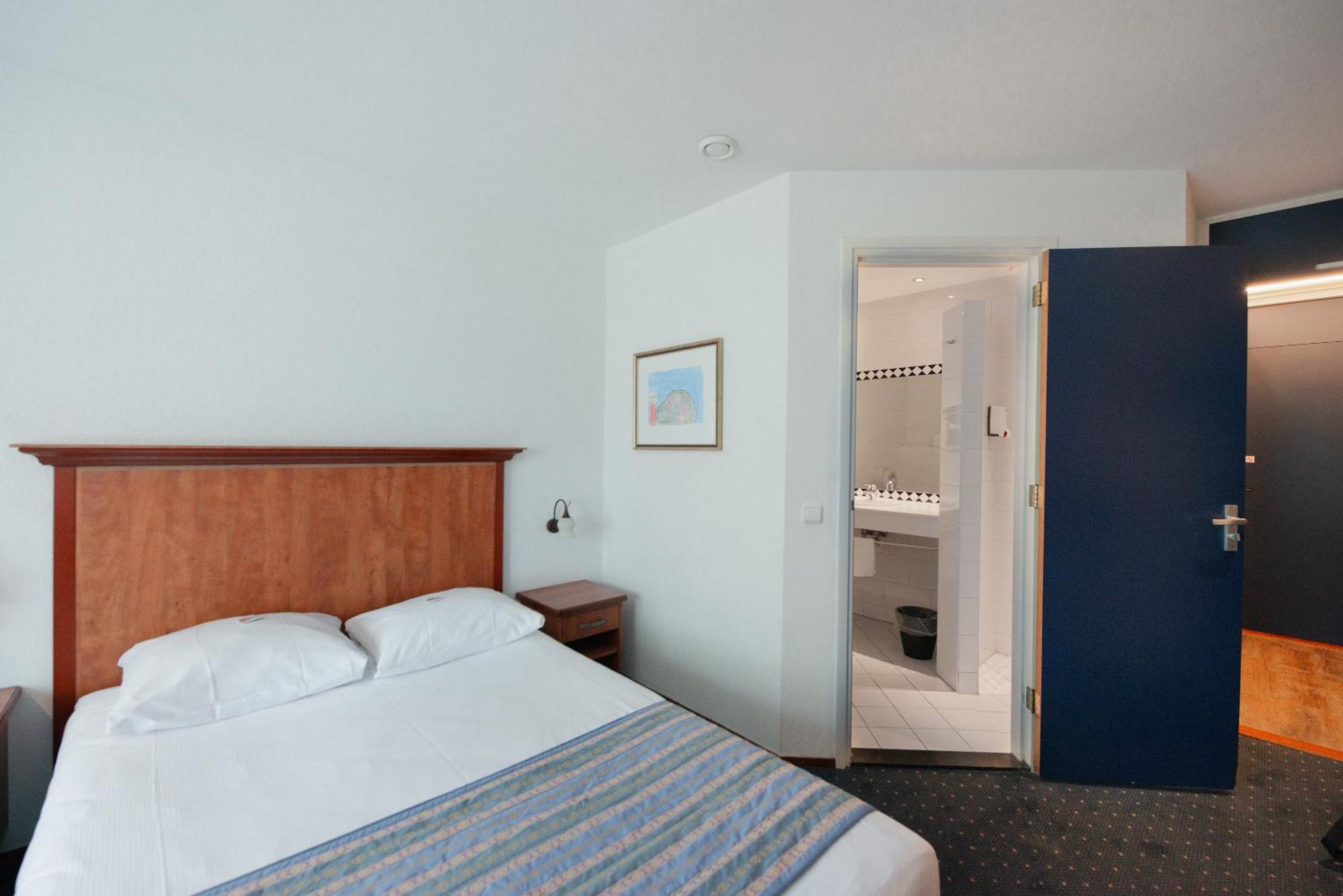 Boutique Hotel Herbergh Amsterdam Airport Free Parking Badhoevedorp Esterno foto